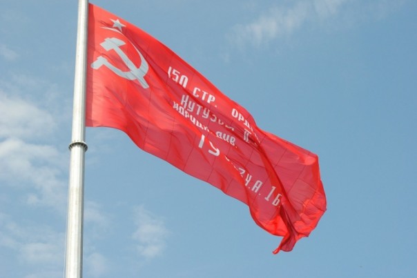 Украинские СМИ глумятся над Днем и Знаменем Победы Украинские СМИ глумятся над Днем и Знаменем Победы