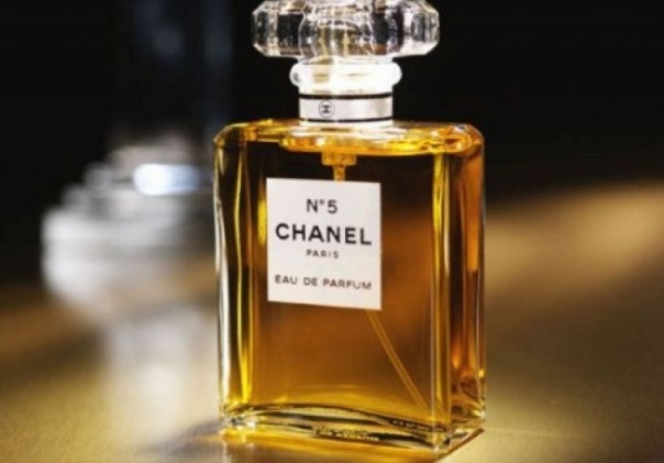 В Украине запрещают 8 марта и борются с духами «Шанель»  