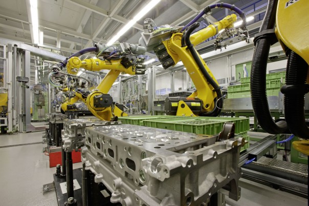 Mercedes-Benz отказывается от роботов в пользу рабочих Mercedes-Benz отказывается от роботов в пользу рабочих