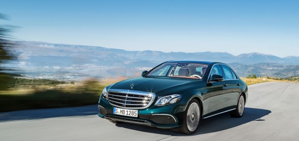 Mercedes-Benz отказывается от роботов в пользу рабочих Mercedes-Benz отказывается от роботов в пользу рабочих