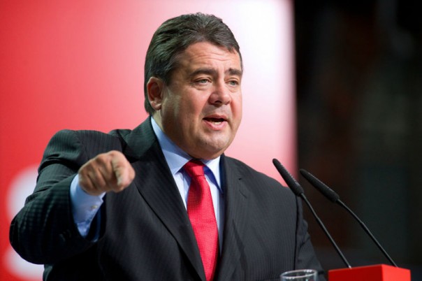 Вице-канцлер ФРГ: Дональд Трамп угрожает миру и процветанию, которые несёт глобализация Вице-канцлер ФРГ: Дональд Трамп угрожает миру и процветанию, которые несёт глобализация