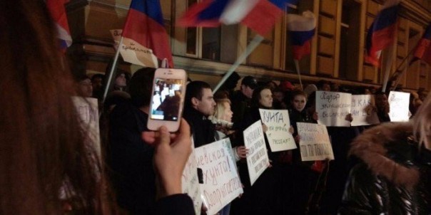 "Фашизм не пройдет": у посольства Украины москвичи собрались на ответную акцию "Фашизм не пройдет": у посольства Украины москвичи собрались на ответную акцию