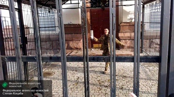 Кто громил посольство России в Киеве: эксклюзивное видео с лицами погромщиков Кто громил посольство России в Киеве: эксклюзивное видео с лицами погромщиков