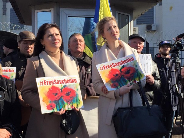 Новый митинг у посольства России в Киеве: Первое слово — наводчице Варфоломеевой Новый митинг у посольства России в Киеве: Первое слово — наводчице Варфоломеевой