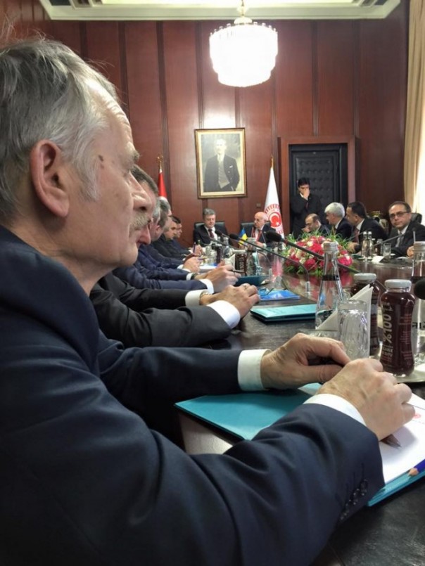 Порошенко и Джемилев прилетели в Турцию — строить совместные козни против российского Крыма Порошенко и Джемилев прилетели в Турцию — строить совместные козни против российского Крыма