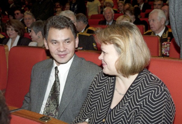 Золотые женщины. Богатые родственницы скромных чиновников Золотые женщины. Богатые родственницы скромных чиновников