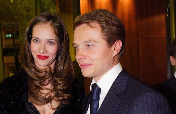 Золотые женщины. Богатые родственницы скромных чиновников Золотые женщины. Богатые родственницы скромных чиновников