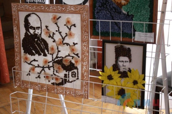 Разрыв шаблона: в ЛНР день рождения Тараса Шевченко отметили праздничным концертом и вышиванками Разрыв шаблона: в ЛНР день рождения Тараса Шевченко отметили праздничным концертом и вышиванками