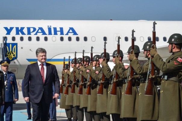 В Турции Порошенко затарился медикаментами для армии