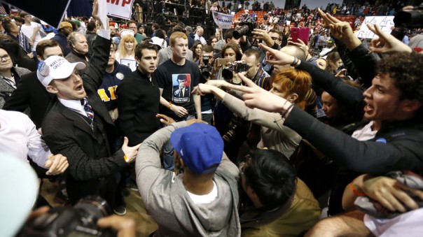 Трампоманы vs трампофобы. Первая кровь