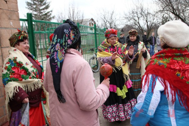 Народная милиция ЛНР организовала масленичные гуляния в прифронтовом поселке Красный Яр Народная милиция ЛНР организовала масленичные гуляния в прифронтовом поселке Красный Яр