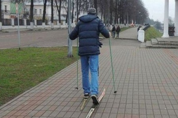 Стою на асфальте в лыжи обутый Стою на асфальте в лыжи обутый