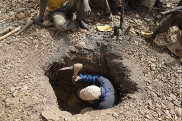 Украинская Африка. Люди гибнут за янтарь Украинская Африка. Люди гибнут за янтарь