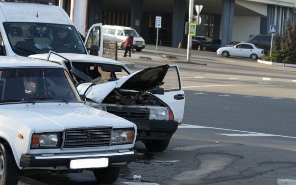 Машина «Международного Красного Креста» попала в ДТП в Донецке Машина «Международного Красного Креста» попала в ДТП в Донецке