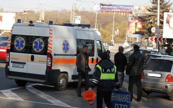 Машина «Международного Красного Креста» попала в ДТП в Донецке Машина «Международного Красного Креста» попала в ДТП в Донецке