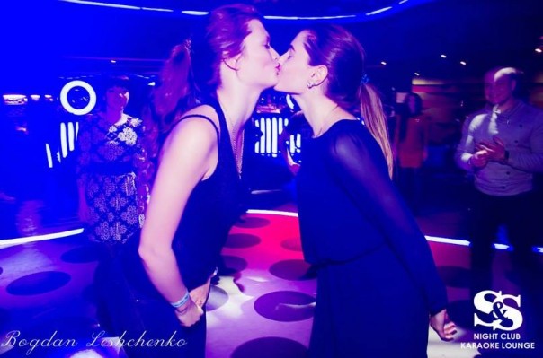 Кому война, а кому пьянство, хамство и разврат... Кому война, а кому пьянство, хамство и разврат...