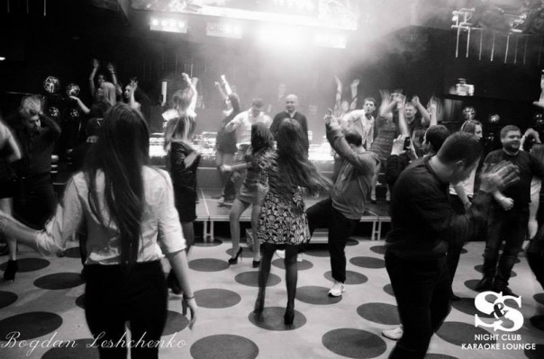 Кому война, а кому пьянство, хамство и разврат... Кому война, а кому пьянство, хамство и разврат...