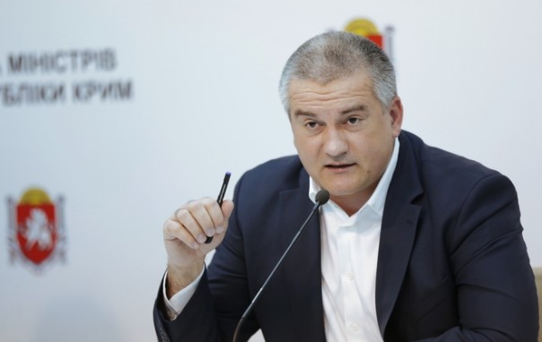 Аксёнов признался Путину, что украинское правительство надо лечить Аксёнов признался Путину, что украинское правительство надо лечить