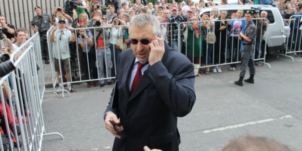 Адвокат Савченко "сбежал" от пранкеров, которых обещал отправить в ад Адвокат Савченко "сбежал" от пранкеров, которых обещал отправить в ад