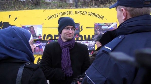 Поляки устроили в центре Варшавы акцию в честь воссоединения Крыма с Россией Поляки устроили в центре Варшавы акцию в честь воссоединения Крыма с Россией