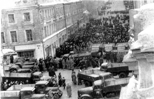 Доцент МИФИ "реконструировал" похороны Сталина по неизвестным кадрам хроники Доцент МИФИ "реконструировал" похороны Сталина по неизвестным кадрам хроники