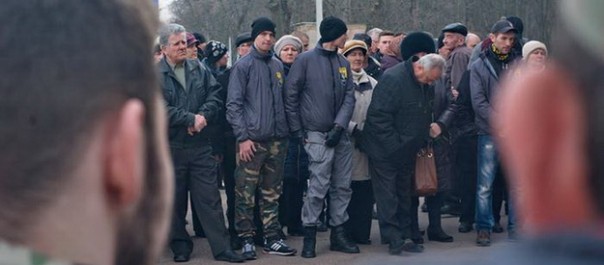 Украинские радикалы борются против сирийской угрозы. Украинские радикалы борются против сирийской угрозы.