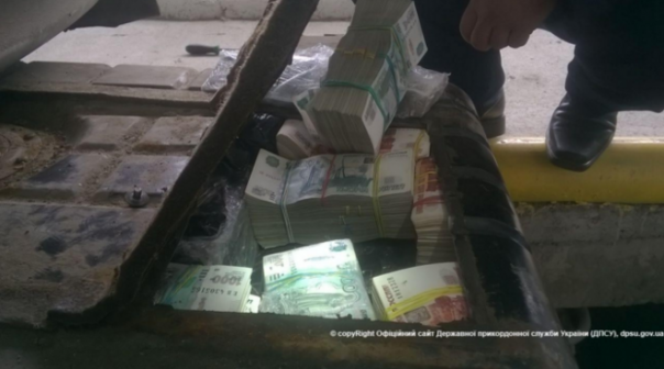 Украинец пытался провезти в РФ 500 миллионов рублей в бензобаке авто