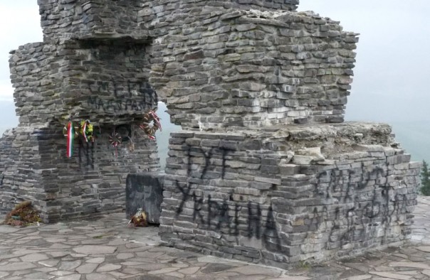 Украинские националисты призывают к расправам над венграми Украинские националисты призывают к расправам над венграми