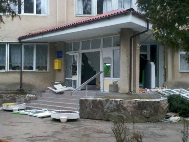 Эхо "АТО": На Прикарпатье подорвали поликлинику Эхо "АТО": На Прикарпатье подорвали поликлинику