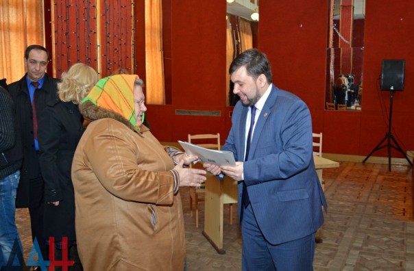 Пушилин передал жителям Иловайска ключи от 32 новых домов, построенных взамен разрушенных войной Пушилин передал жителям Иловайска ключи от 32 новых домов, построенных взамен разрушенных войной