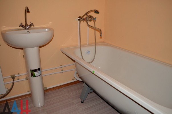 Пушилин передал жителям Иловайска ключи от 32 новых домов, построенных взамен разрушенных войной Пушилин передал жителям Иловайска ключи от 32 новых домов, построенных взамен разрушенных войной