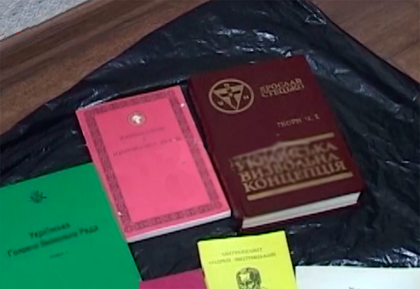 ФСБ накрыла в Крыму ячейку украинских националистов ФСБ накрыла в Крыму ячейку украинских националистов