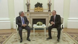 Пока в мире нарастает истерия, "Темнейший" "собирает камни"