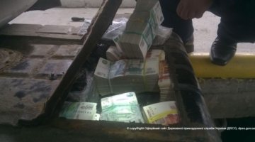 Украинец пытался провезти в РФ 500 миллионов рублей в бензобаке авто