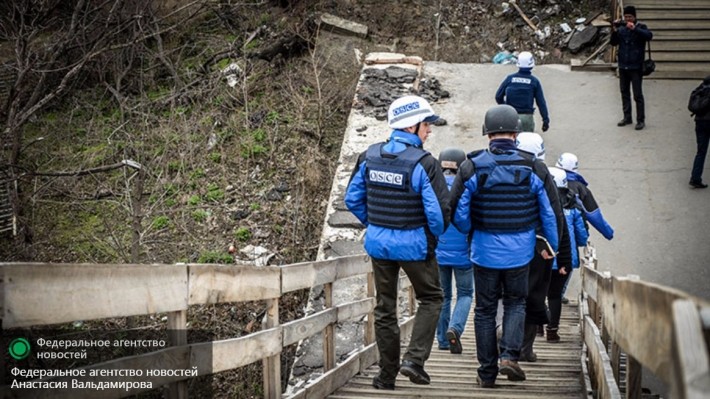 Порошенко мечтает о введении полицейских ОБСЕ в Донбасс Порошенко мечтает о введении полицейских ОБСЕ в Донбасс