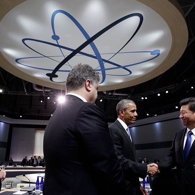 Фотограф Обамы стебанулся над Порошенко