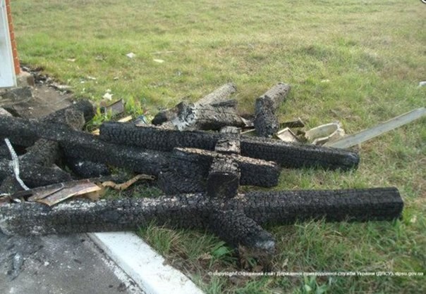 На Кировоградщине вандалы надругались над братскими могилами советских солдат На Кировоградщине вандалы надругались над братскими могилами советских солдат