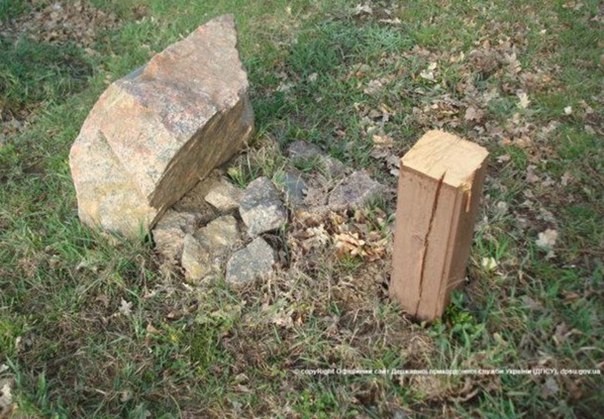 На Кировоградщине вандалы надругались над братскими могилами советских солдат На Кировоградщине вандалы надругались над братскими могилами советских солдат