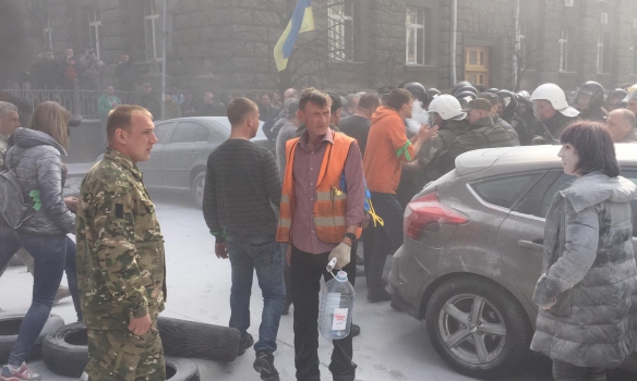 В Киеве вновь горят покрышки и начались столкновения между активистами «автомайдана» с силами правопорядка В Киеве вновь горят покрышки и начались столкновения между активистами «автомайдана» с силами правопорядка