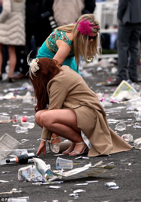 Как британки отпраздновали День Леди в 2016 году: шокирующие фото