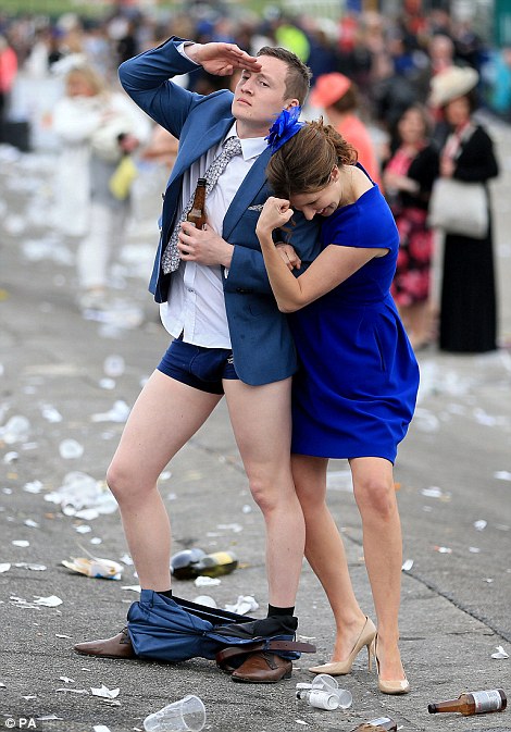 Как британки отпраздновали День Леди в 2016 году: шокирующие фото