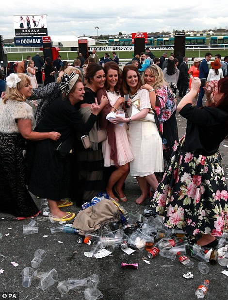 Как британки отпраздновали День Леди в 2016 году: шокирующие фото