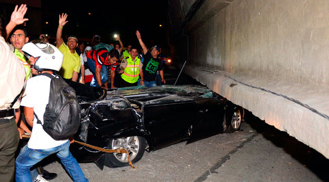 Эквадор: десятки погибших, паника, цунами, нет связи, энергии и дорог Эквадор: десятки погибших, паника, цунами, нет связи, энергии и дорог