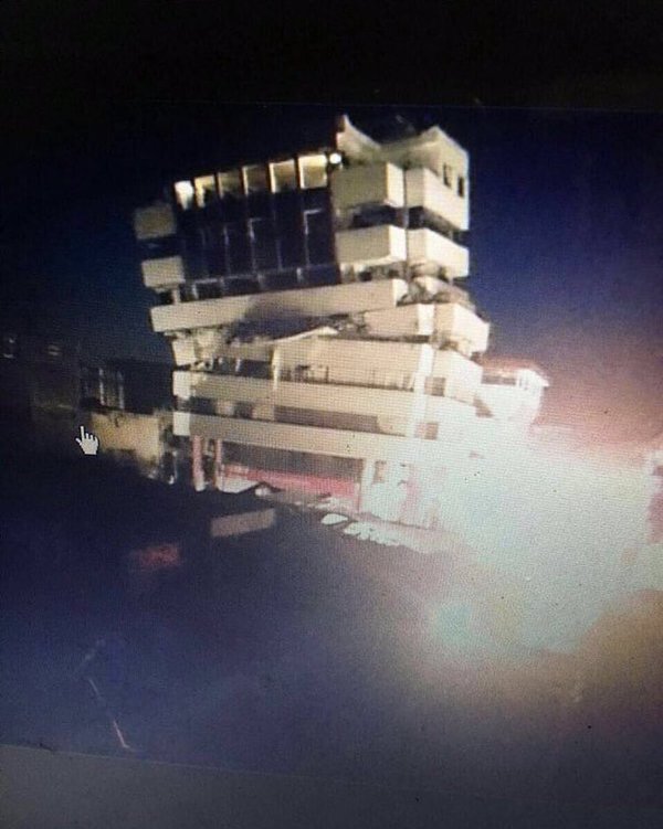 Эквадор: десятки погибших, паника, цунами, нет связи, энергии и дорог Эквадор: десятки погибших, паника, цунами, нет связи, энергии и дорог