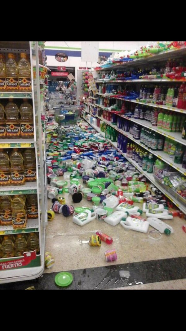 Эквадор: десятки погибших, паника, цунами, нет связи, энергии и дорог Эквадор: десятки погибших, паника, цунами, нет связи, энергии и дорог