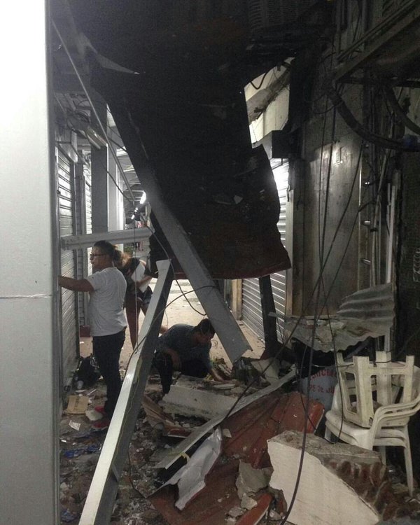 Эквадор: десятки погибших, паника, цунами, нет связи, энергии и дорог Эквадор: десятки погибших, паника, цунами, нет связи, энергии и дорог