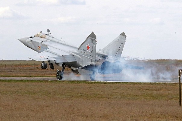 Над Астраханью в воздушном бою сошлись МиГ-31 и МиГ-29 Над Астраханью в воздушном бою сошлись МиГ-31 и МиГ-29