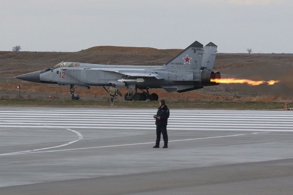 Над Астраханью в воздушном бою сошлись МиГ-31 и МиГ-29 Над Астраханью в воздушном бою сошлись МиГ-31 и МиГ-29