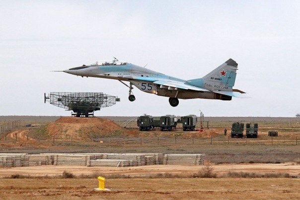 Над Астраханью в воздушном бою сошлись МиГ-31 и МиГ-29 Над Астраханью в воздушном бою сошлись МиГ-31 и МиГ-29