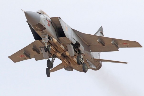 Над Астраханью в воздушном бою сошлись МиГ-31 и МиГ-29 Над Астраханью в воздушном бою сошлись МиГ-31 и МиГ-29